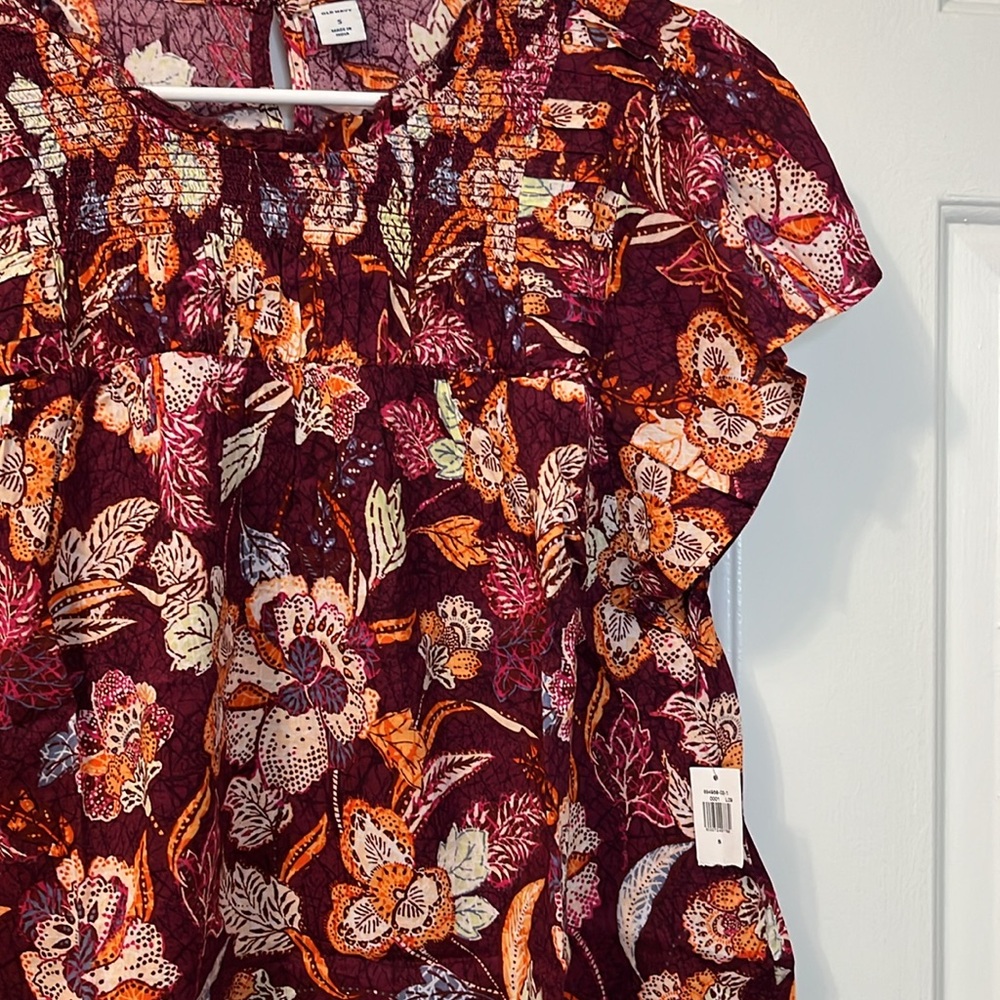 NWT Old Navy Floral Short Sleeve Top‎ Size S Purple Smocked Blouse - Picture 3 of 7